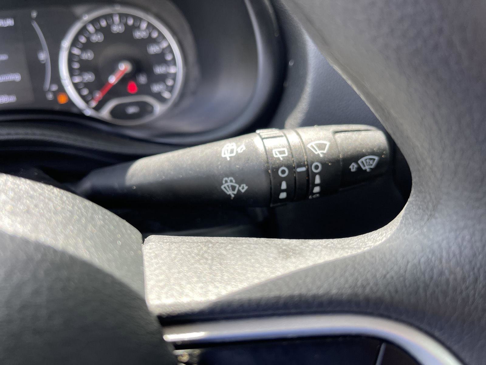 Used 2023 Jeep Renegade Latitude AWD/4WD image 16