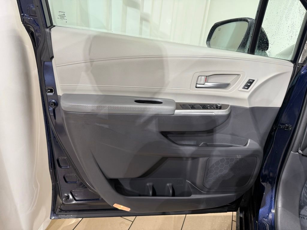 Certified 2024 Toyota Sienna Limited image 15