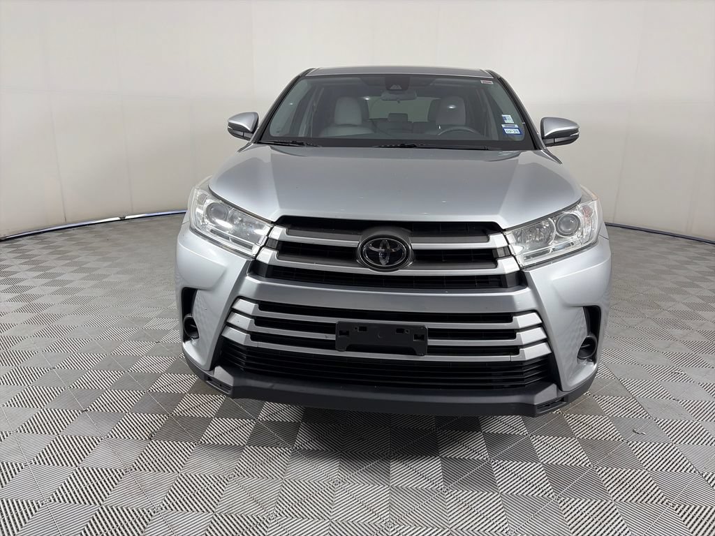 Used 2017 Toyota Highlander LE FWD image 2