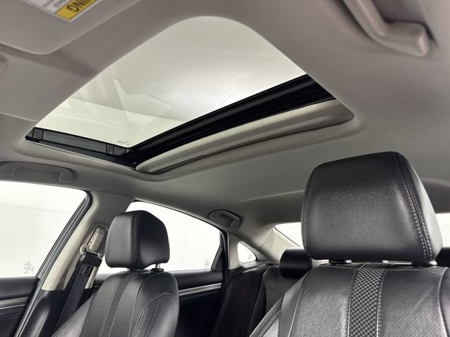 Used 2019 Honda Civic Touring image 18