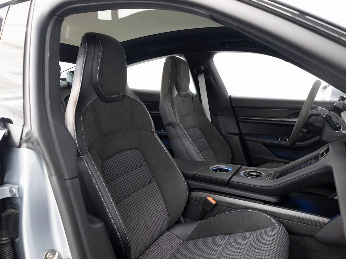 New 2025 Porsche Taycan 4S image 30