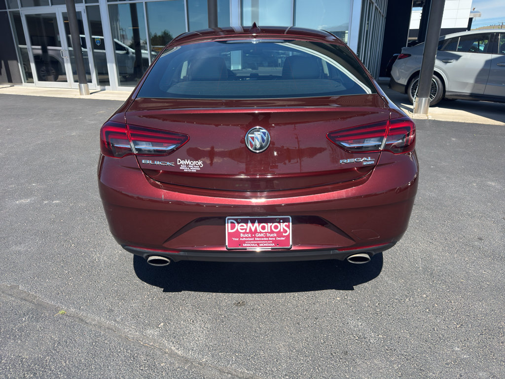 Used 2018 Buick Regal Essence w/ Sights and Sounds Package AWD/4WD image 3