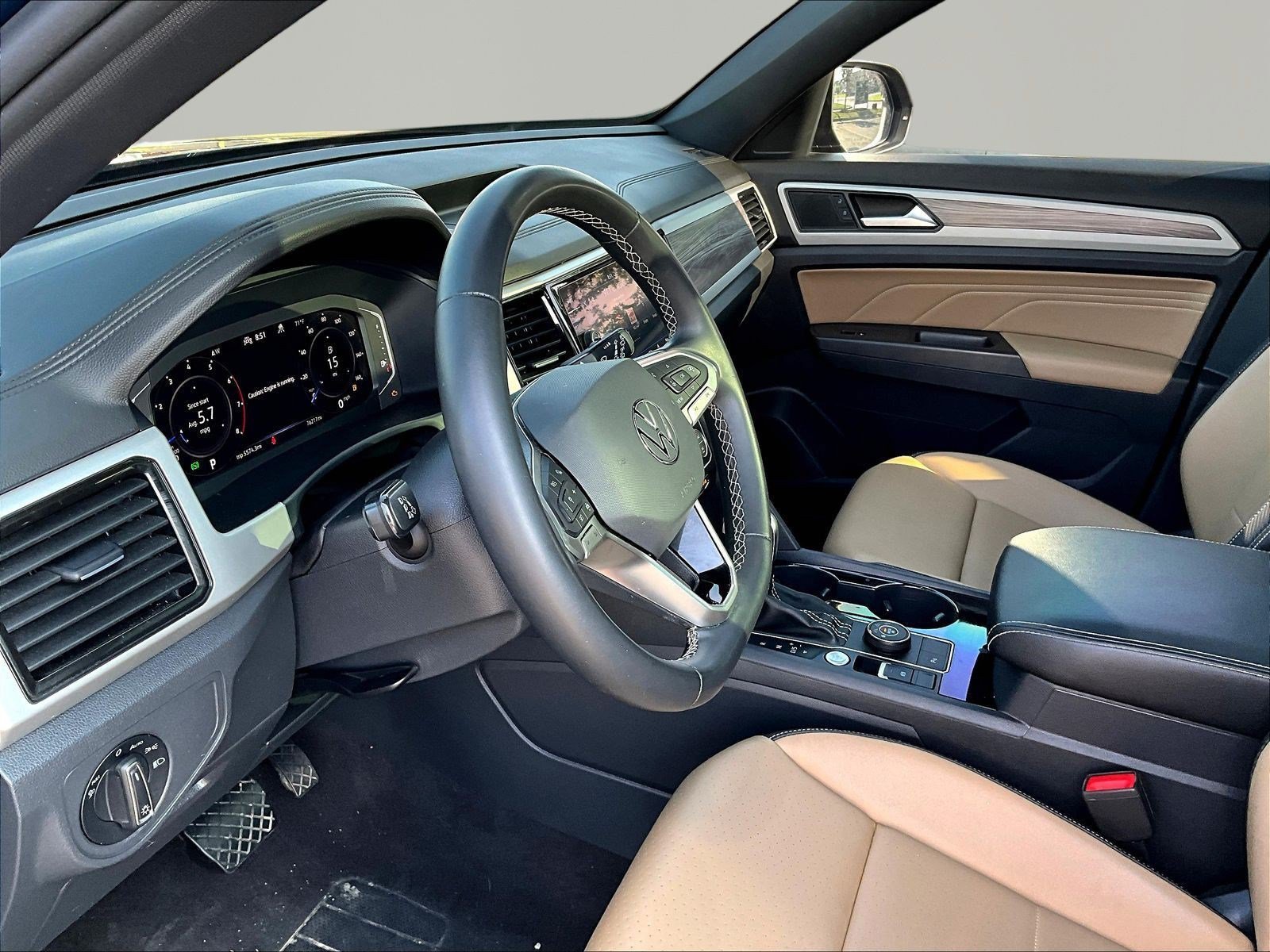Used 2022 Volkswagen Atlas Cross Sport SE w/ Panoramic Sunroof Package AWD/4WD image 17