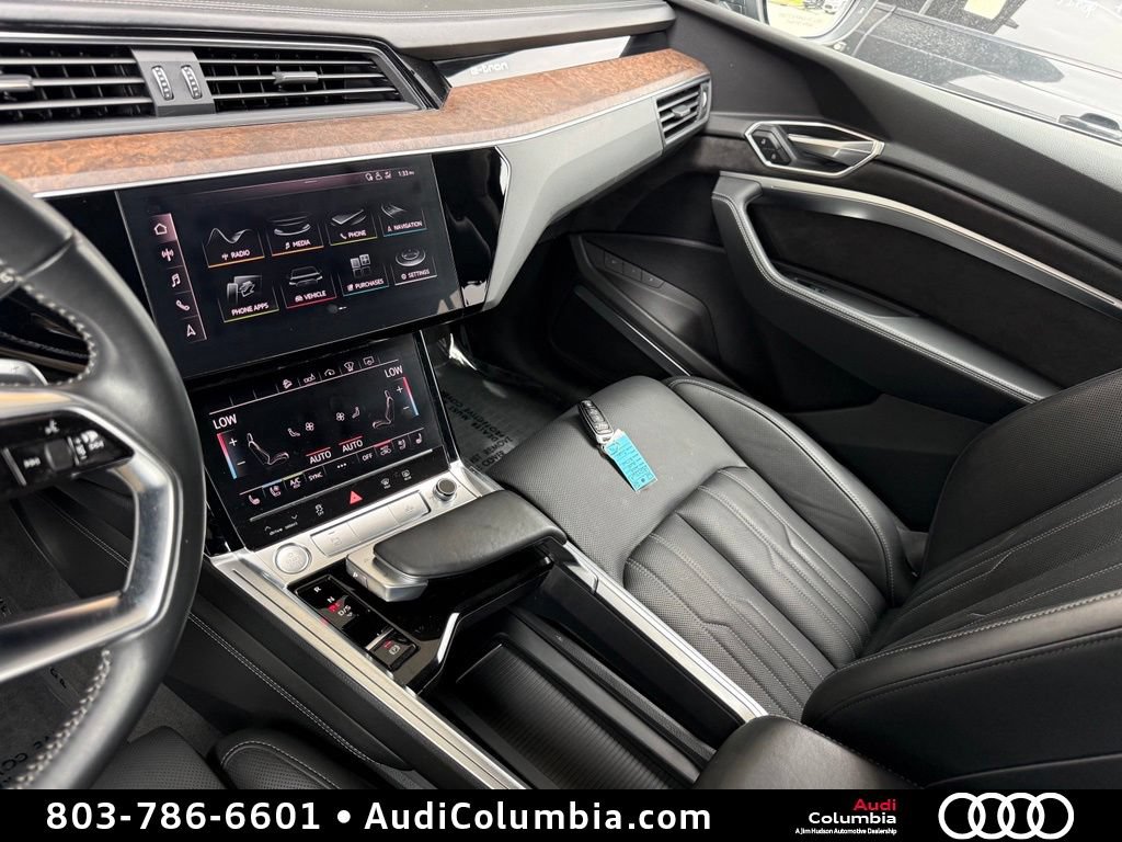 Used 2019 Audi e-tron Prestige w/ Prestige Package AWD/4WD image 32