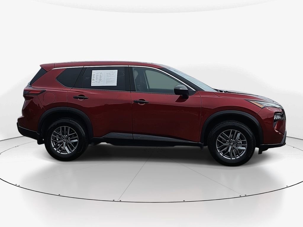 Used 2025 Nissan Rogue S image 4