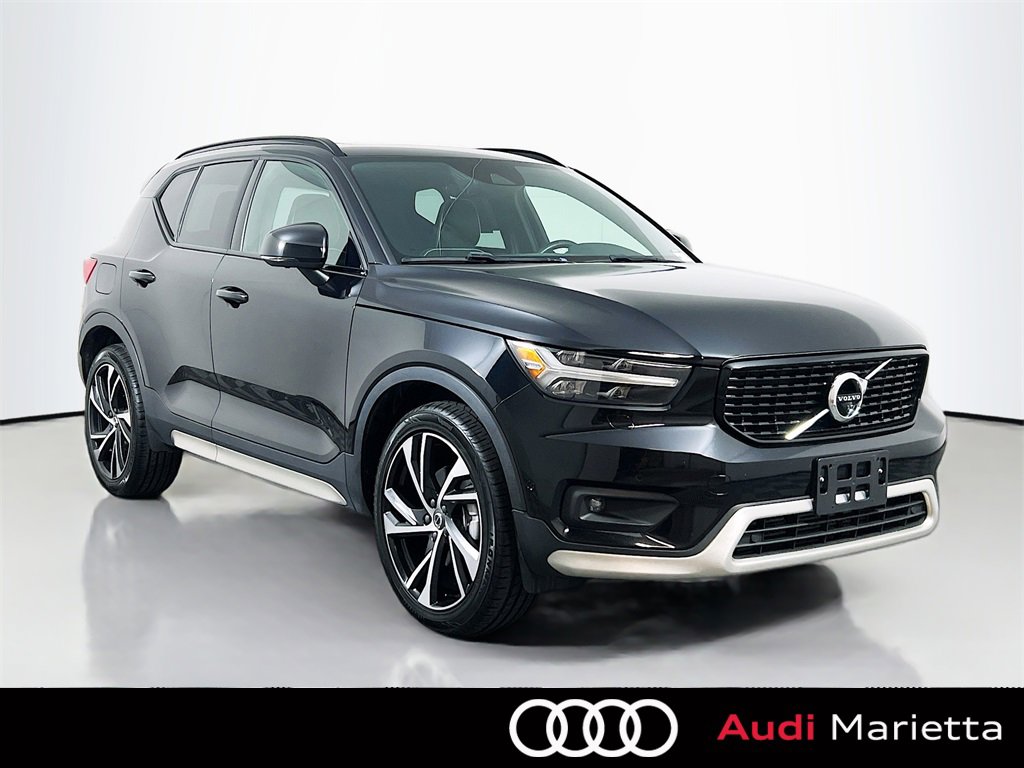 Used 2022 Volvo XC40 T5 R-Design w/ Advanced Package