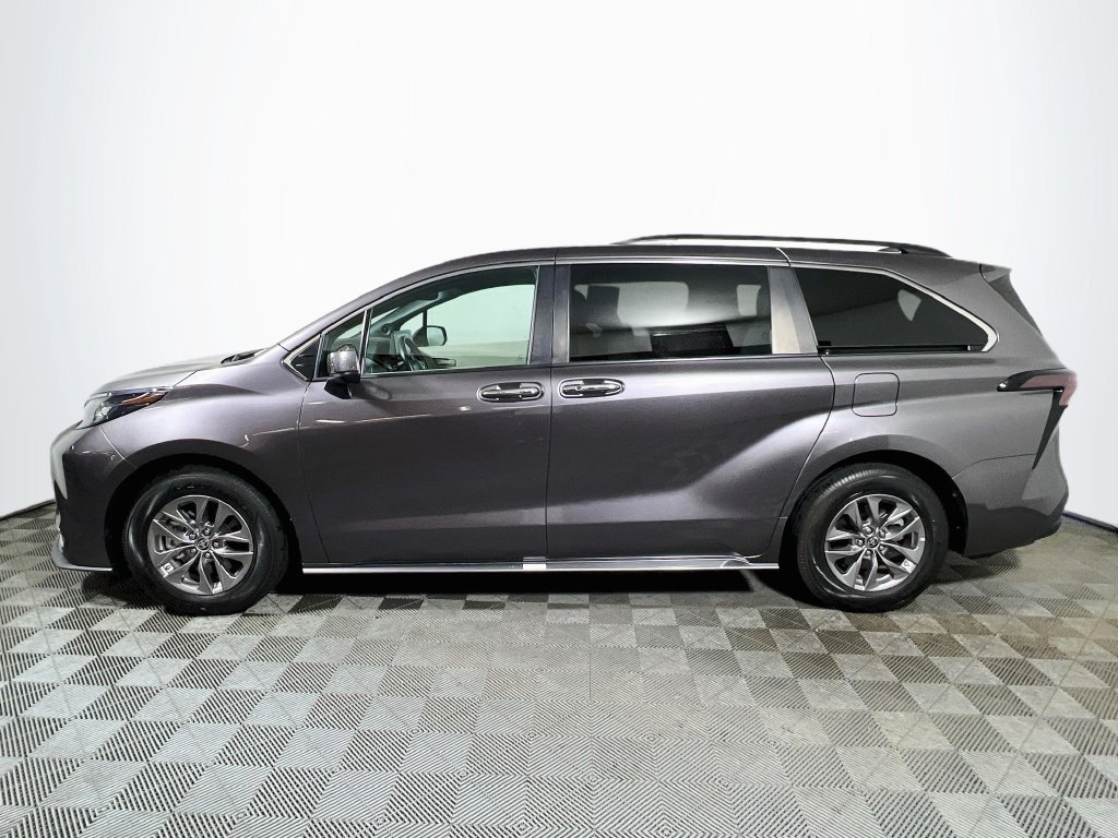 Certified 2023 Toyota Sienna XLE w/ XLE Plus Package AWD/4WD image 4