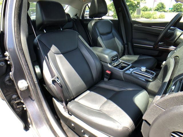 Used 2015 Chrysler 300 Limited RWD image 25
