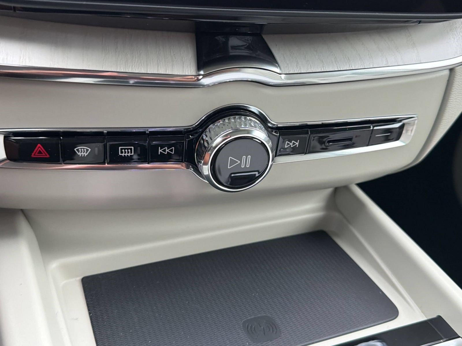 New 2027 Volvo XC60 B5 Ultra AWD/4WD image 16