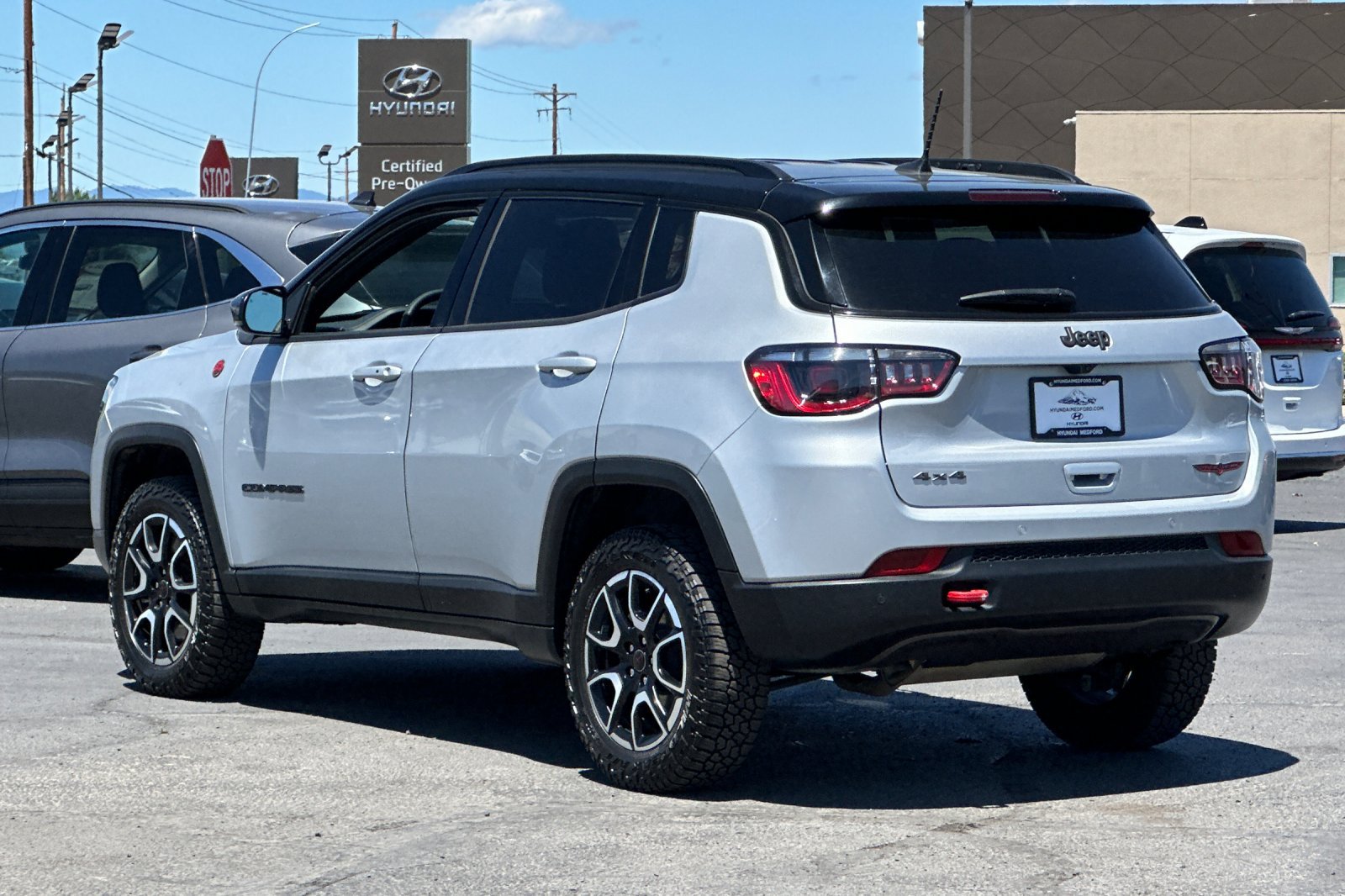 Used 2025 Jeep Compass Trailhawk AWD/4WD image 6