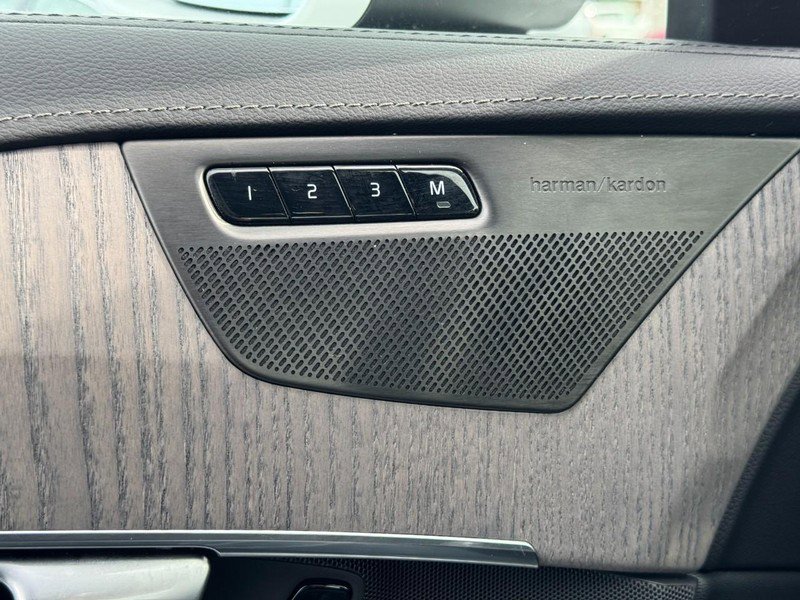Certified 2024 Volvo XC90 T8 Ultimate w/ Protection Package Premier image 17