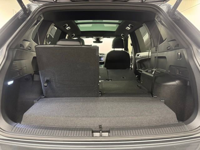 Used 2022 Volkswagen Tiguan SE R-Line FWD image 36