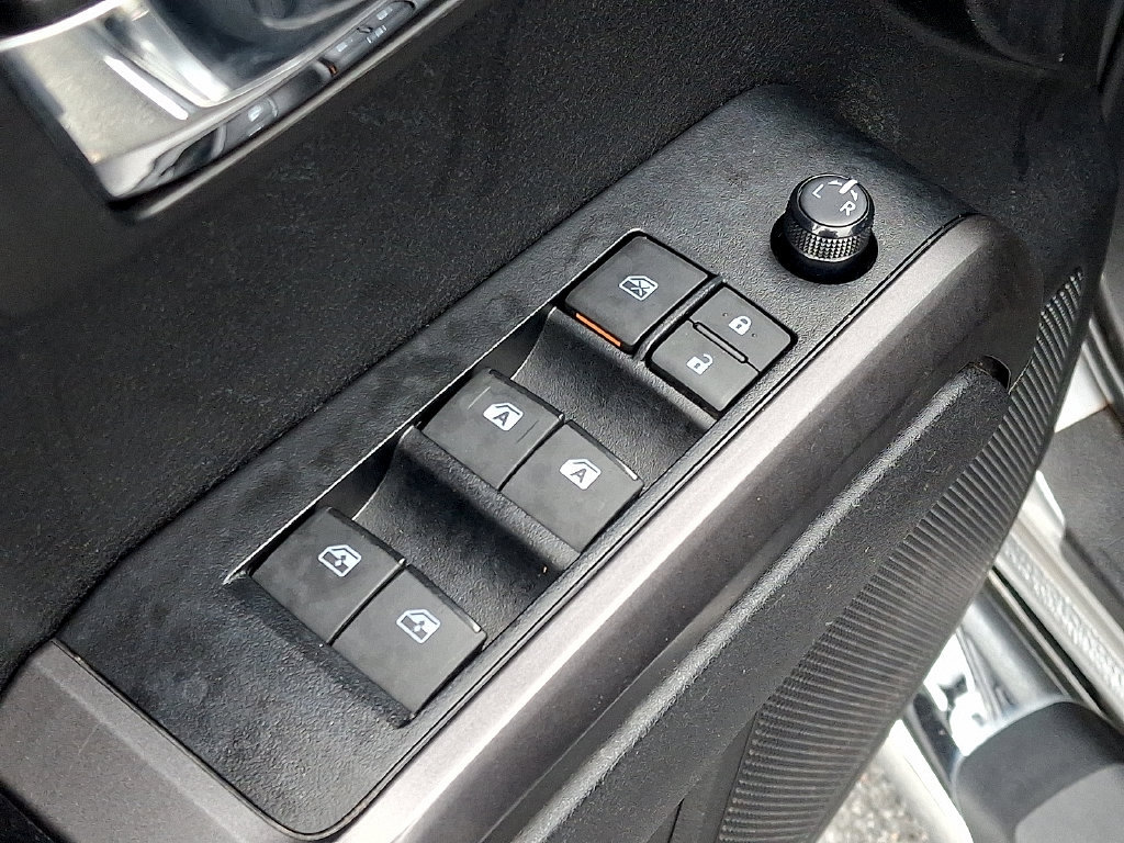Used 2022 Toyota Tacoma TRD Sport w/ Technology Package AWD/4WD image 15