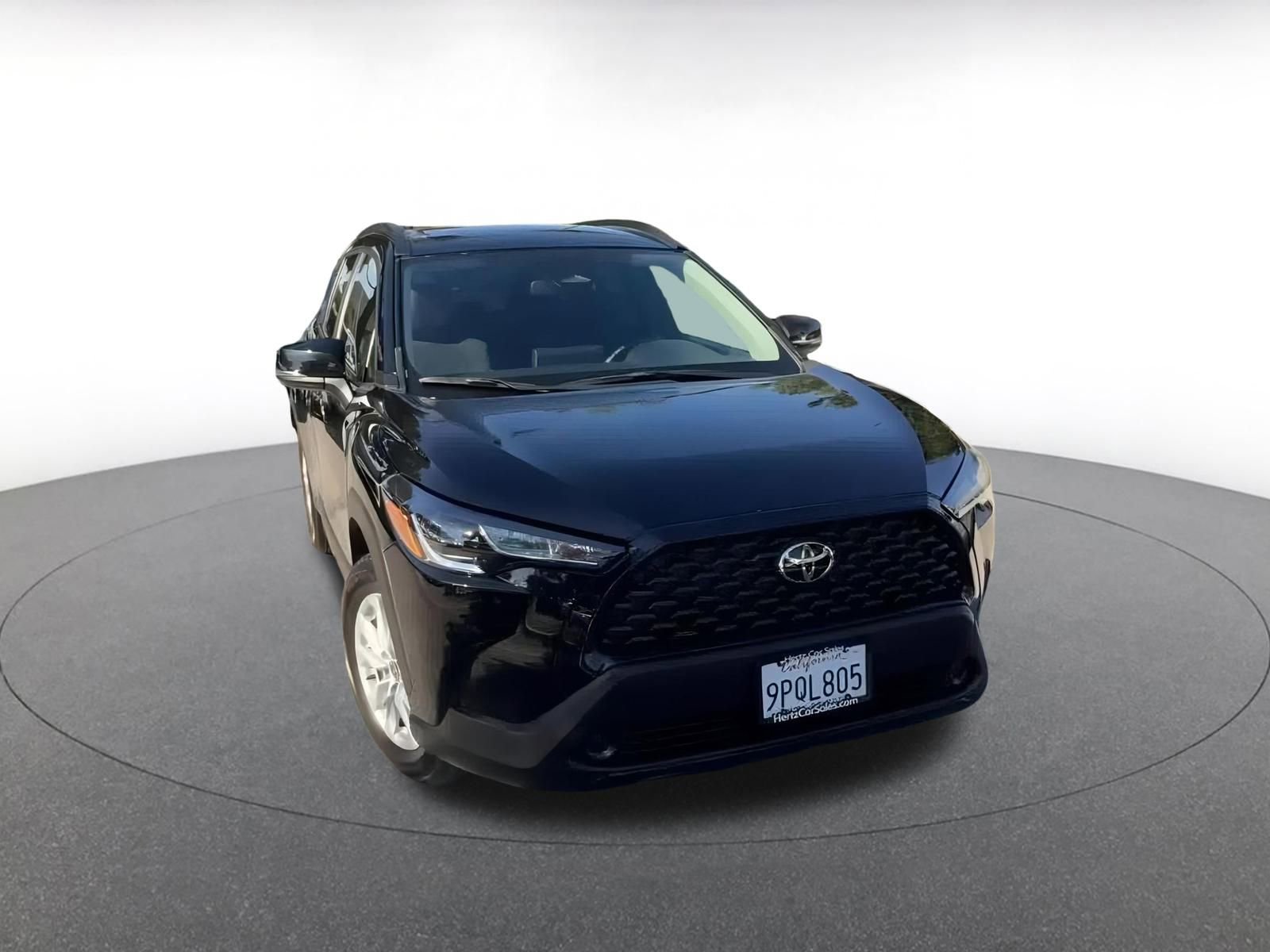 Used 2025 Toyota Corolla Cross LE video 2