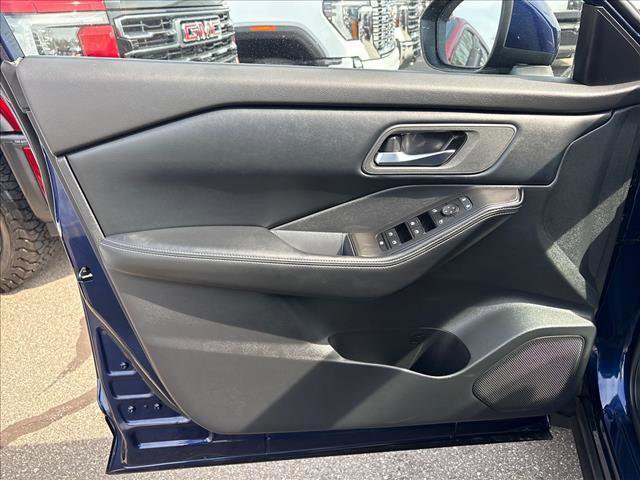 Used 2025 Nissan Rogue SV image 19