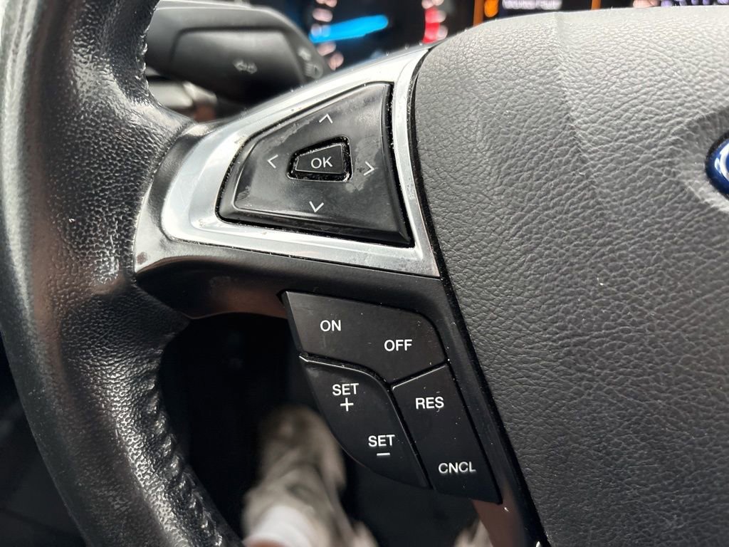 Used 2017 Ford Fusion SE w/ Equipment Group 201A FWD image 19