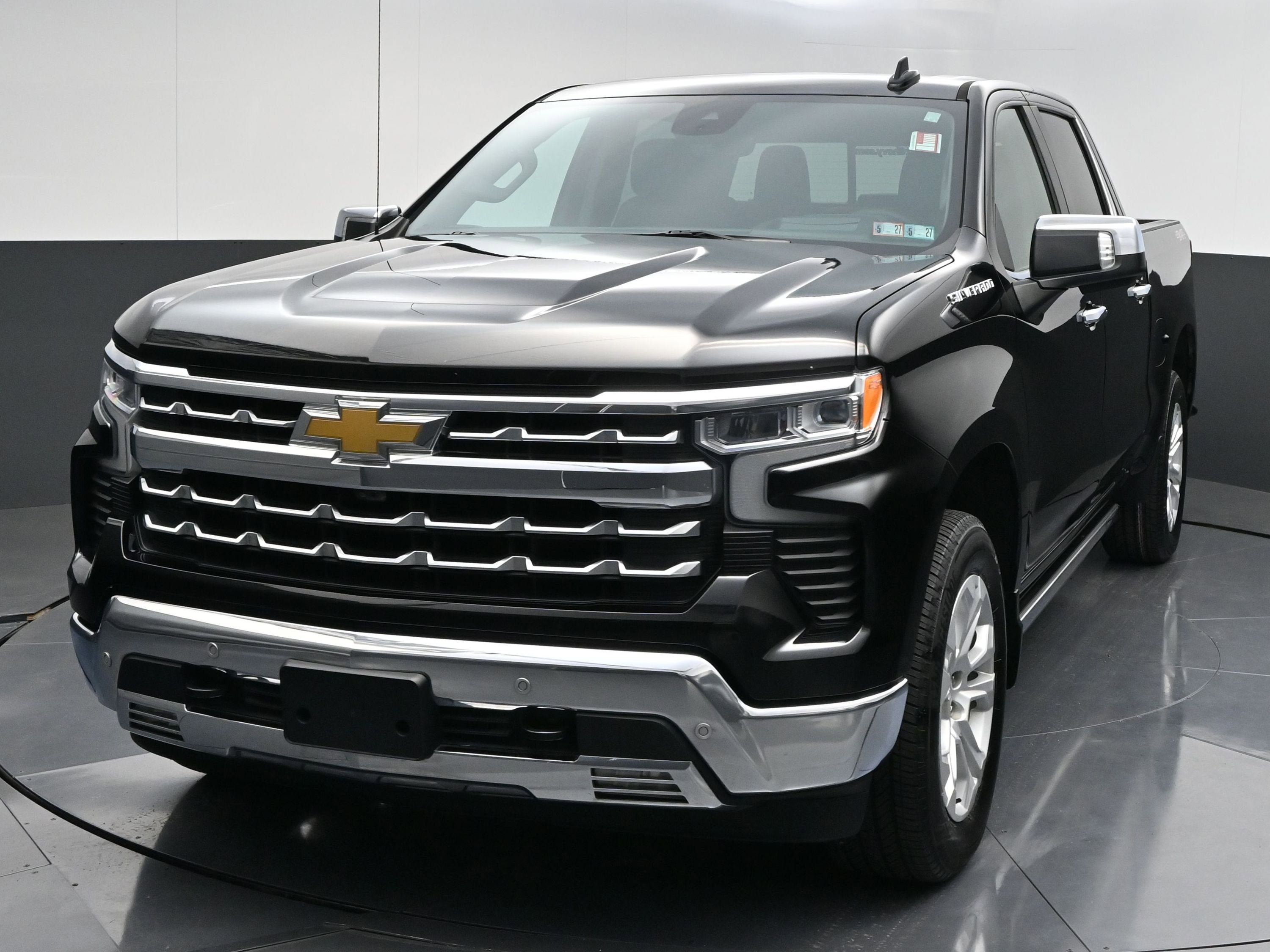 Certified 2023 Chevrolet Silverado 1500 LTZ w/ Technology Package AWD/4WD image 3