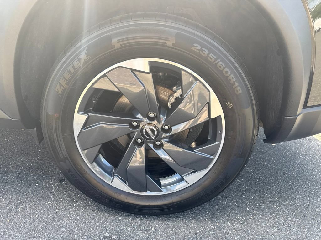 Certified 2025 Nissan Rogue SV FWD image 13