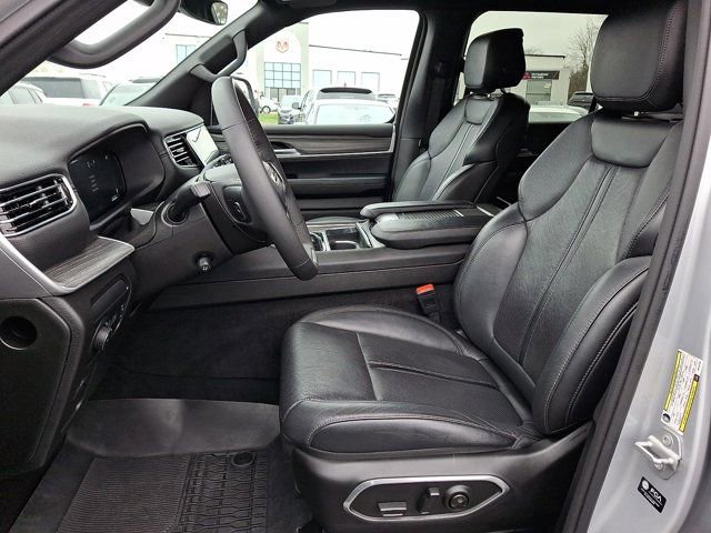 Certified 2024 Jeep Wagoneer L Series II w/ Flexible Seating Group image 18