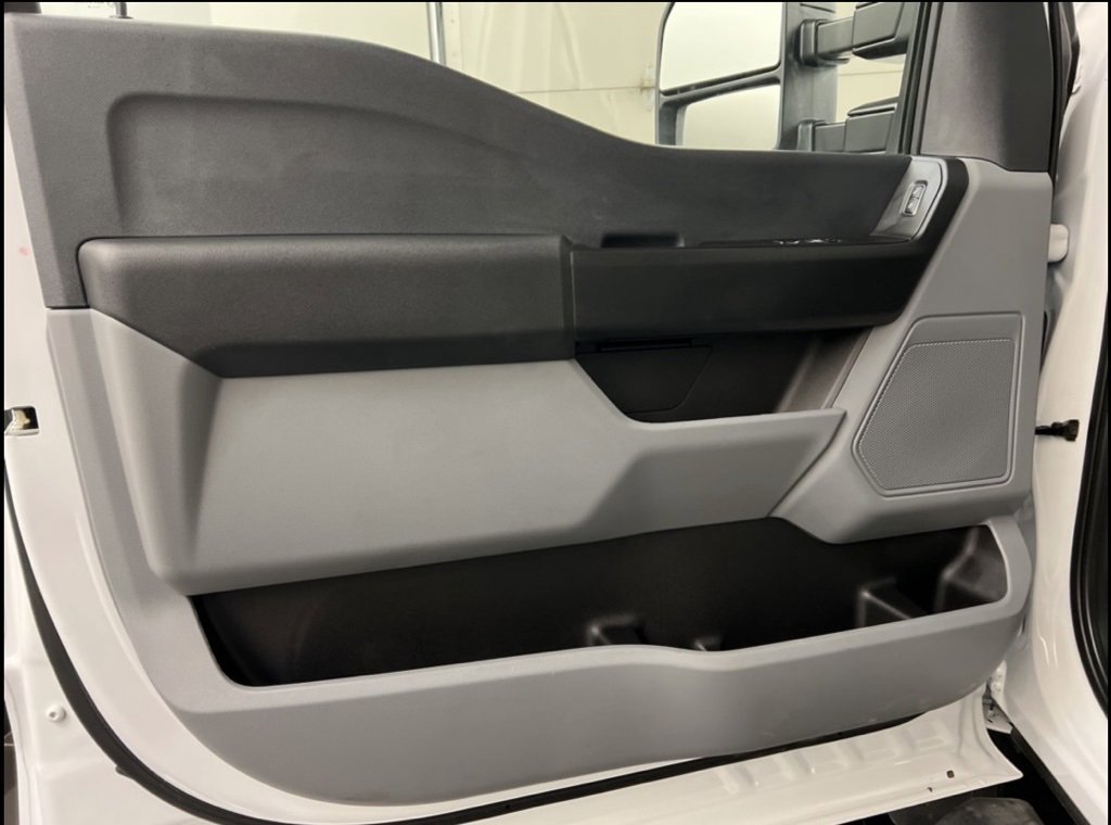 New 2025 Ford F550 4x4 Regular Cab Super Duty image 28
