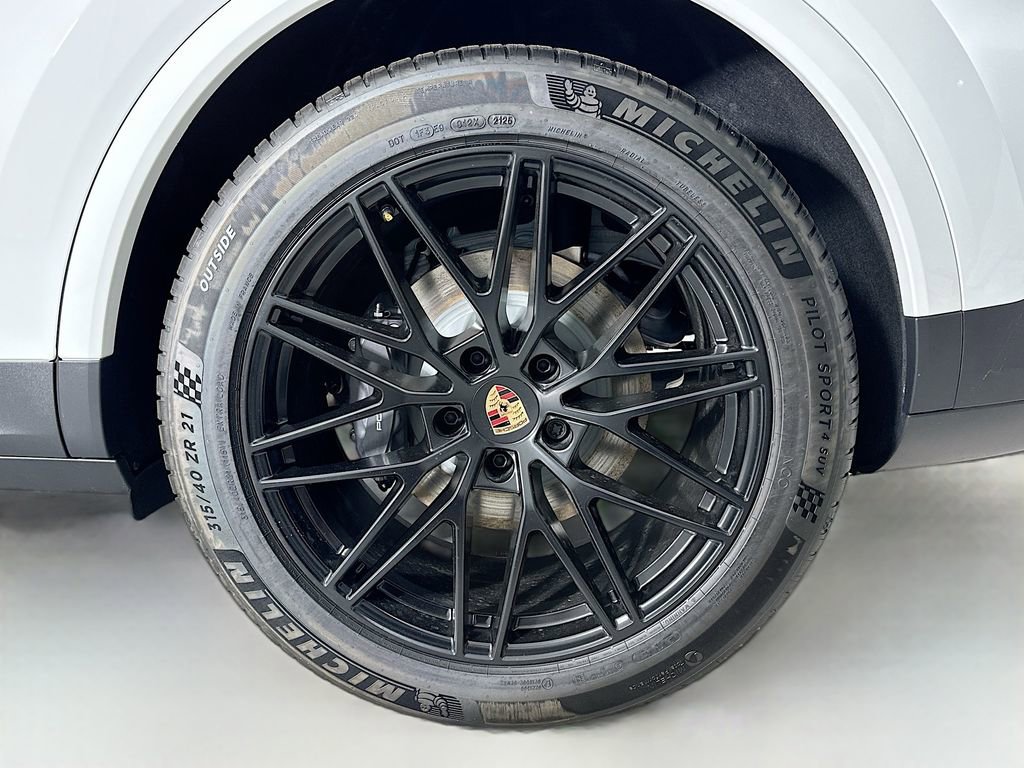 New 2026 Porsche Cayenne E-Hybrid Coupe AWD/4WD image 32