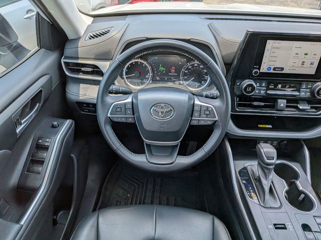 Used 2023 Toyota Highlander XLE image 17