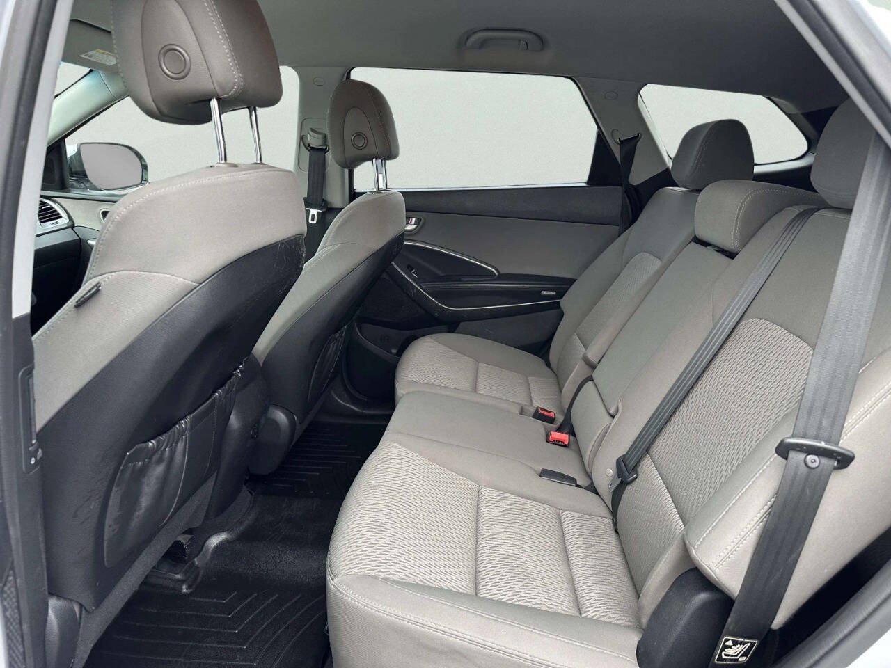 Used 2016 Hyundai Santa Fe SE AWD/4WD image 18