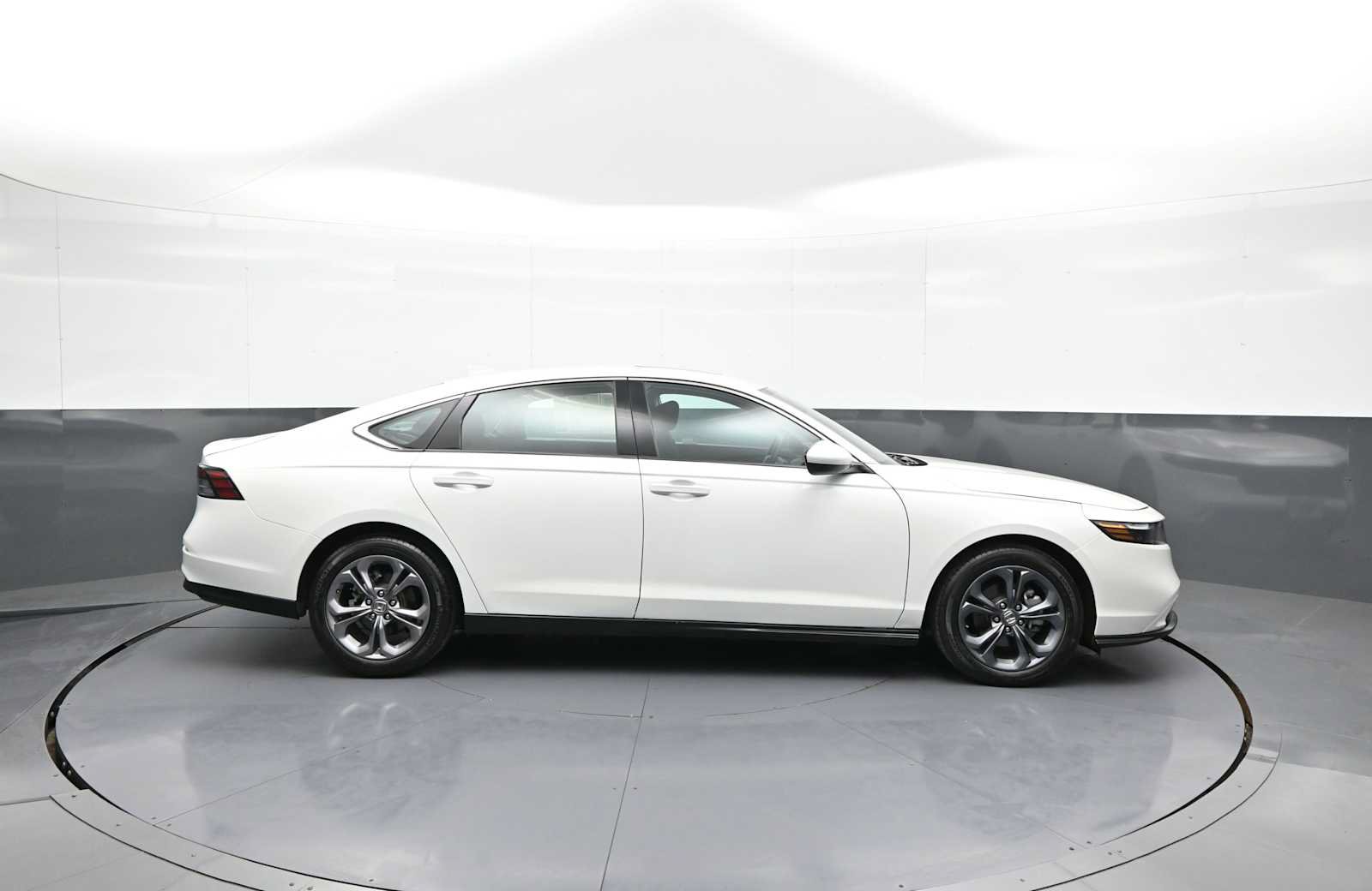 Used 2024 Honda Accord EX image 5