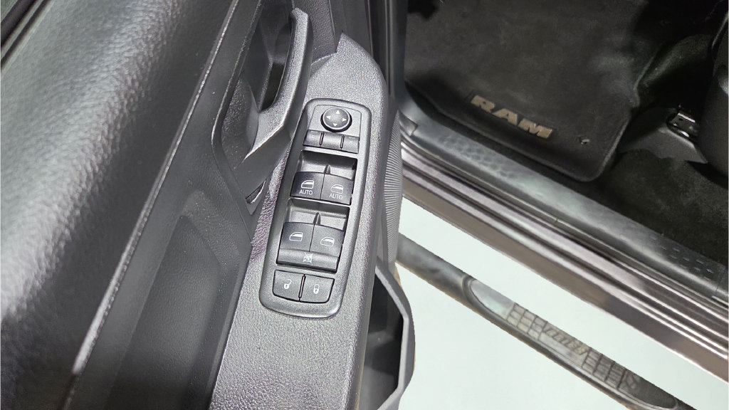 Used 2014 RAM 1500 ST AWD/4WD image 32