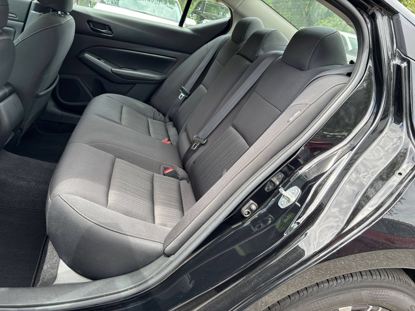 Used 2025 Nissan Altima 2.5 SV FWD image 39