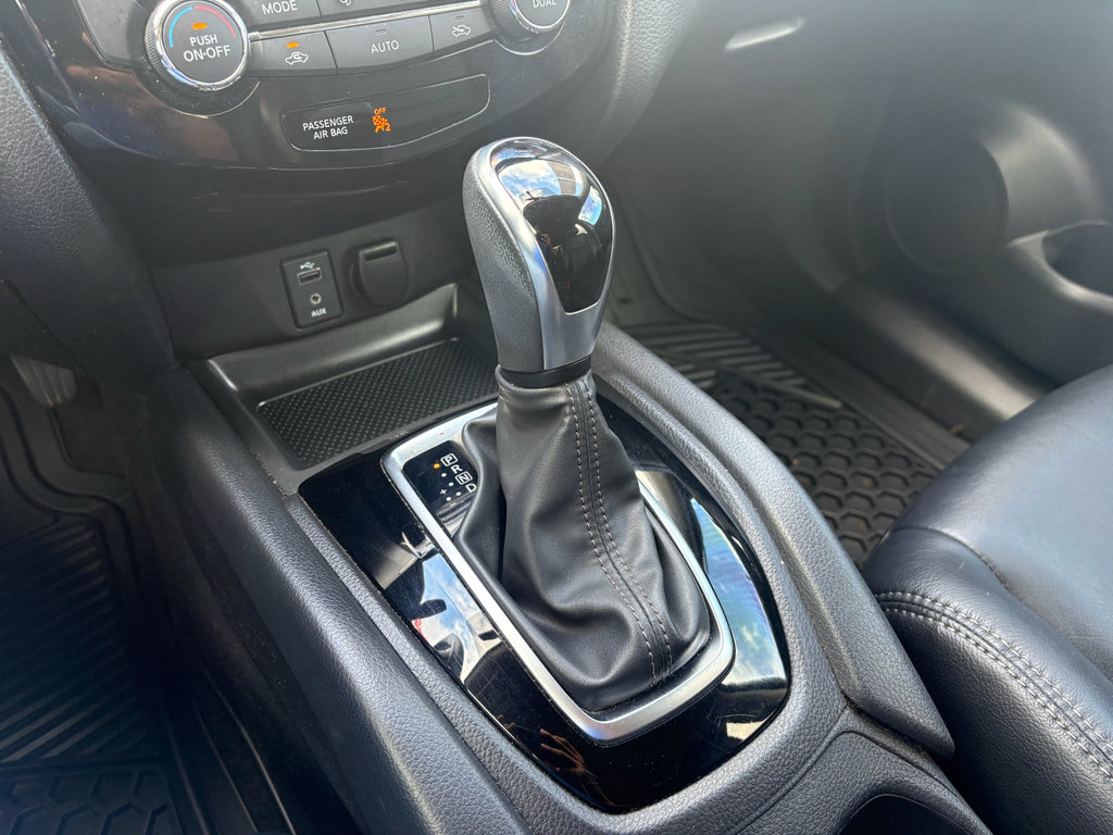Used 2017 Nissan Rogue SV w/ Midnight Edition Package image 21