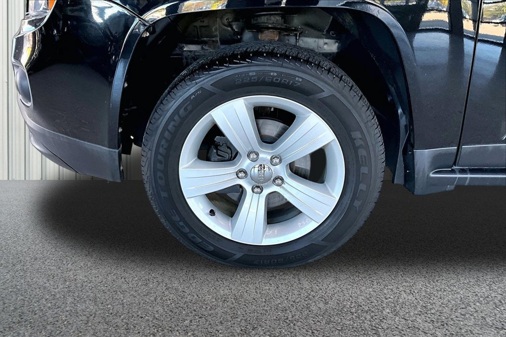 Used 2017 Jeep Compass Latitude AWD/4WD image 32