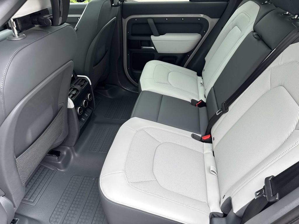 New 2026 Land Rover Defender 110 X-Dynamic SE AWD/4WD image 15