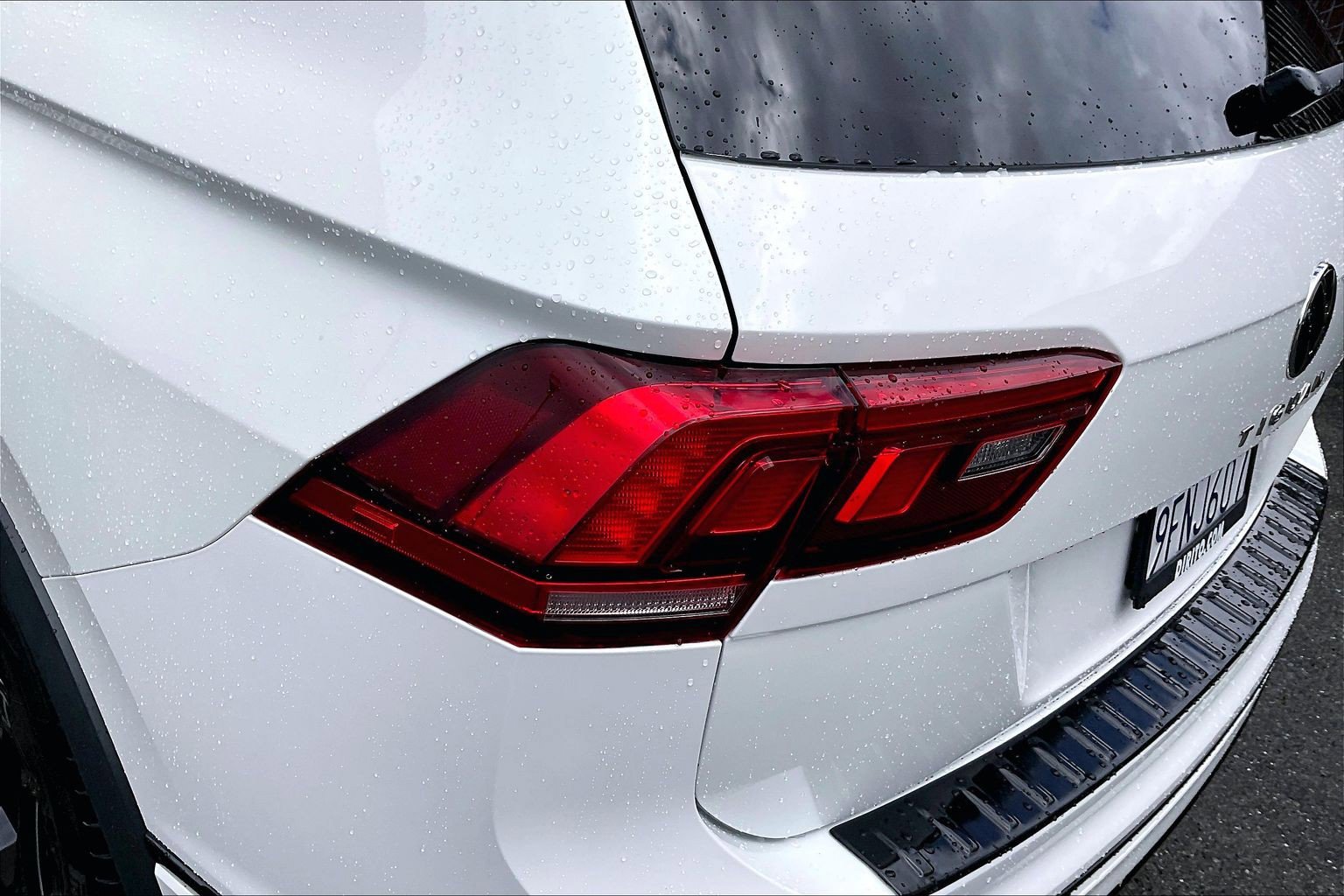 Certified 2023 Volkswagen Tiguan SE R-Line FWD image 26