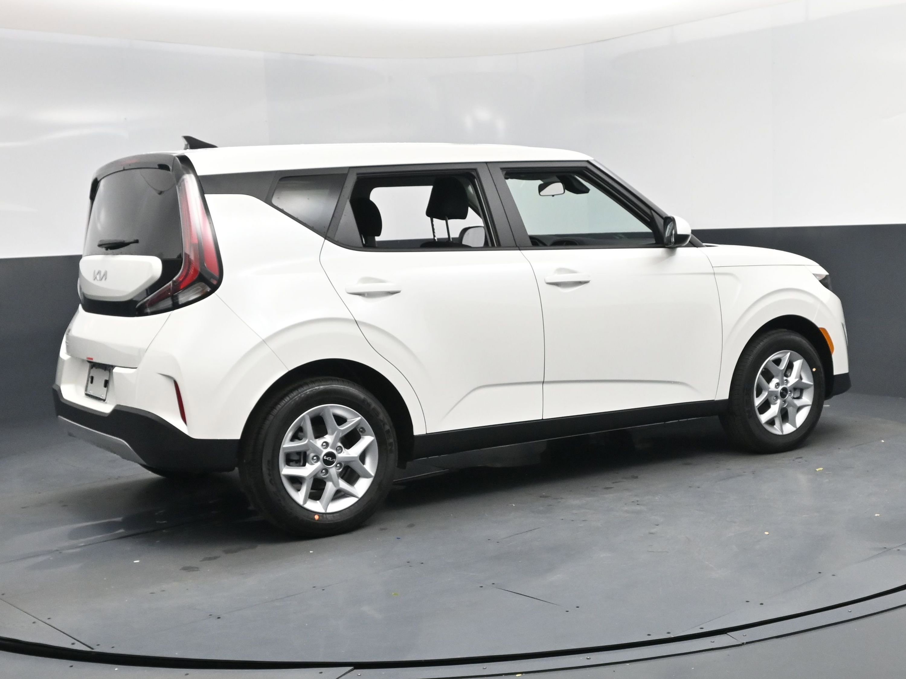 New 2025 Kia Soul LX image 4