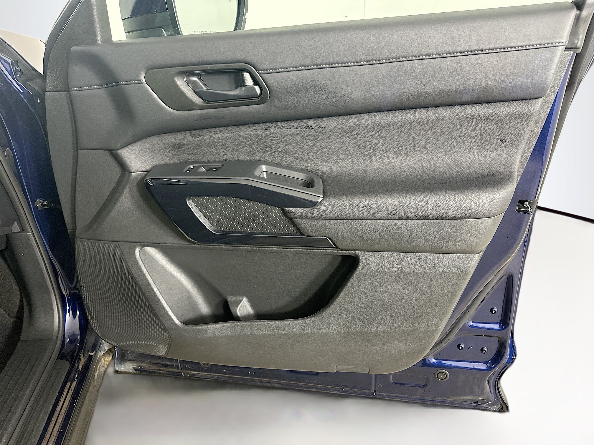 Used 2025 Nissan Pathfinder SV FWD image 32