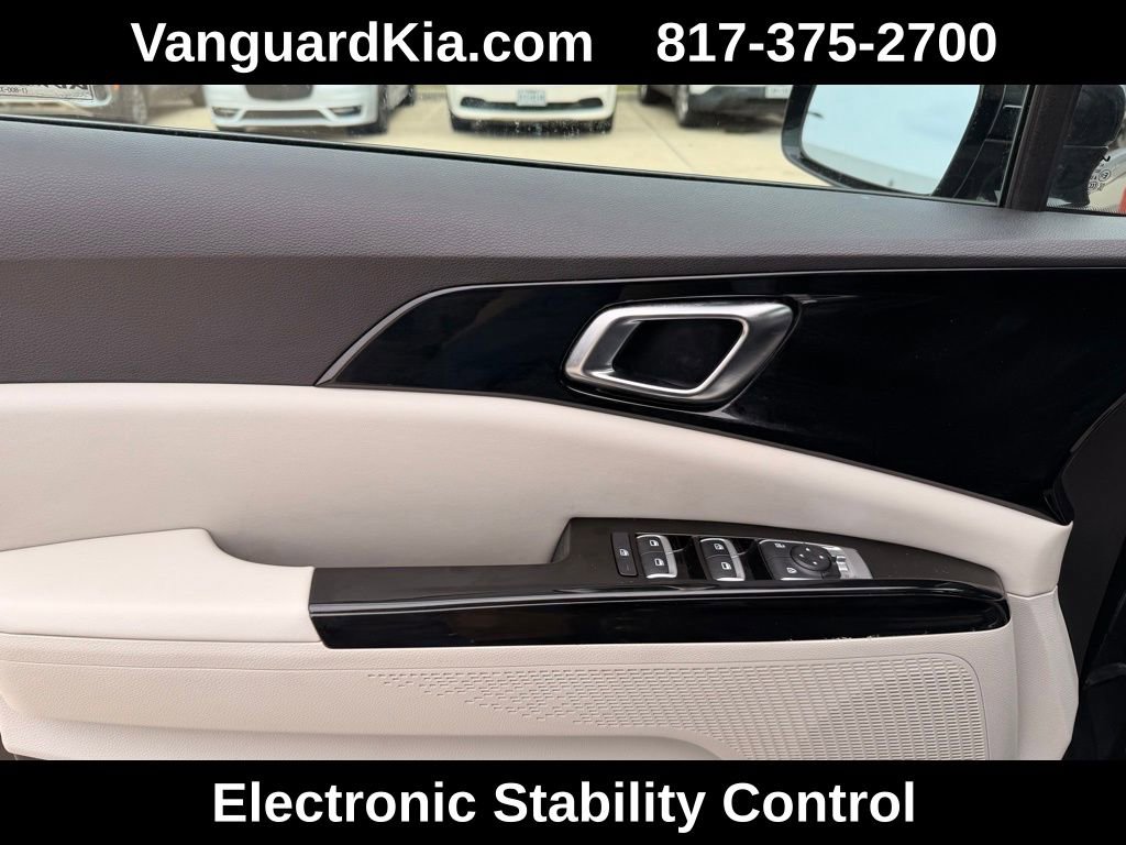 Used 2024 Kia Carnival EX image 17