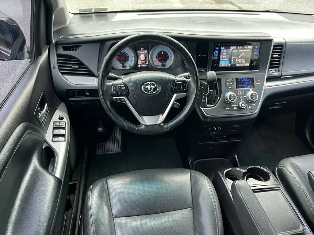 Used 2016 Toyota Sienna SE Premium FWD image 21