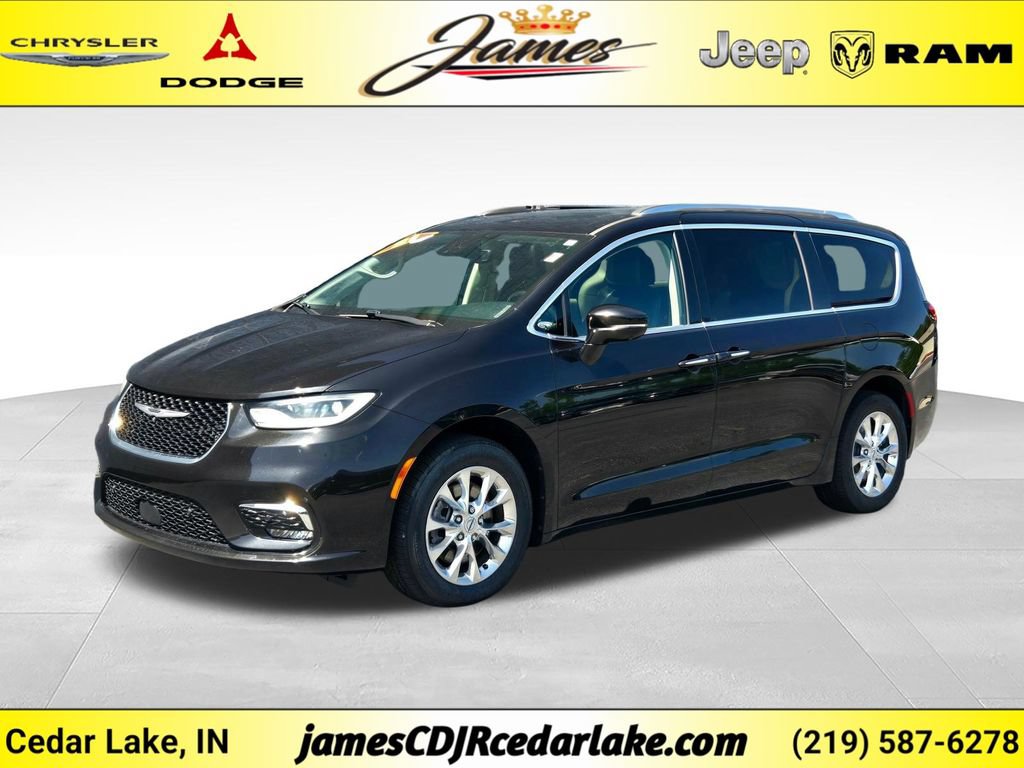Used 2021 Chrysler Pacifica Touring-L w/ Uconnect Theater Family Group