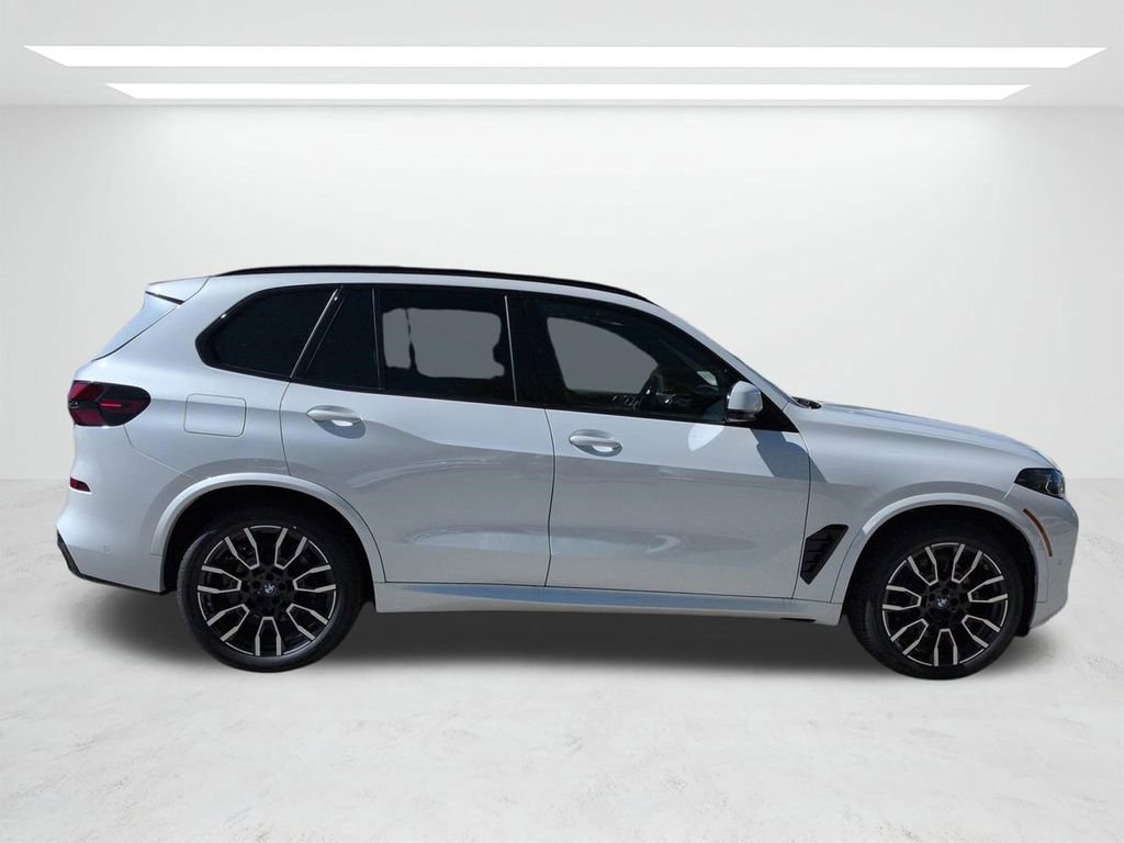 New 2026 BMW X5 xDrive40i w/ M Sport Package image 3