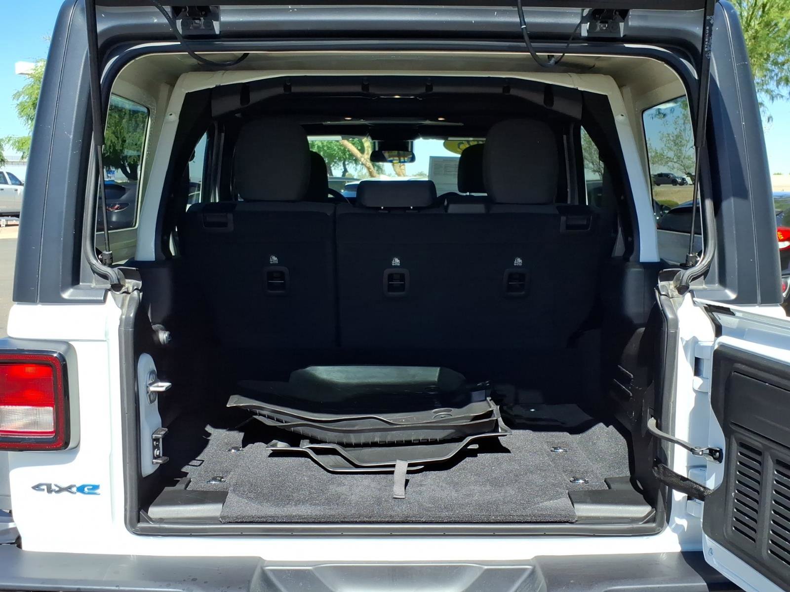 Used 2025 Jeep Wrangler Willys image 12