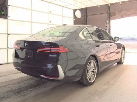 Used 2025 BMW 530i xDrive image 4