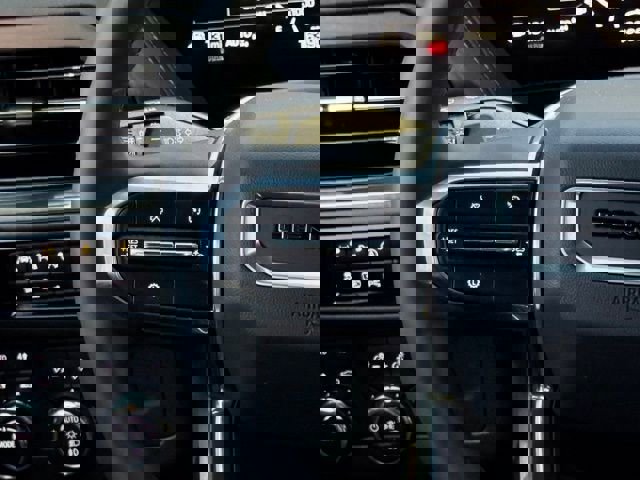 Used 2025 GMC Yukon XL Denali image 27