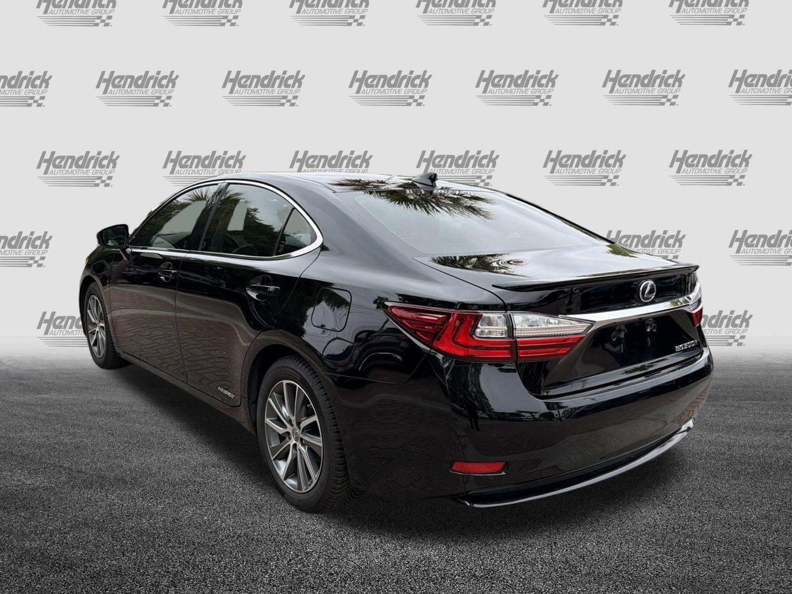 Used 2017 Lexus ES 300h w/ Luxury Package FWD image 8