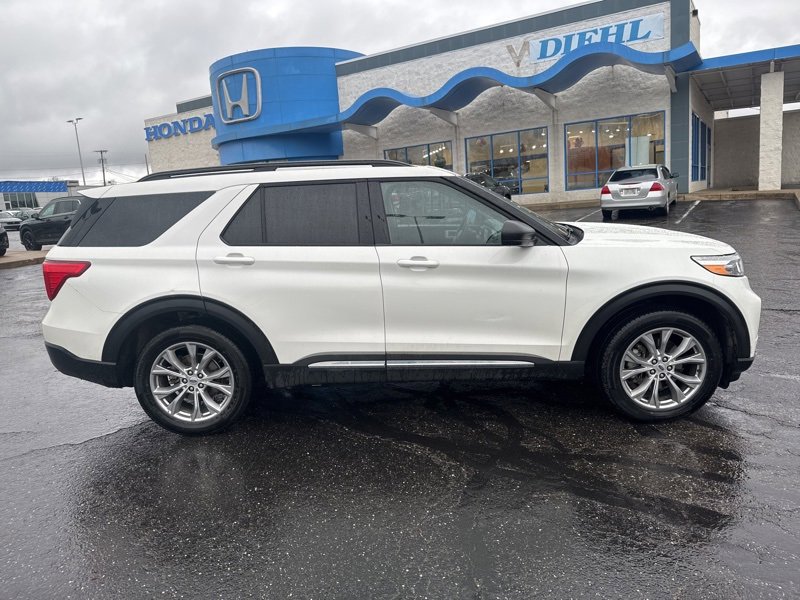 Used 2022 Ford Explorer XLT w/ Equipment Group 202A image 8