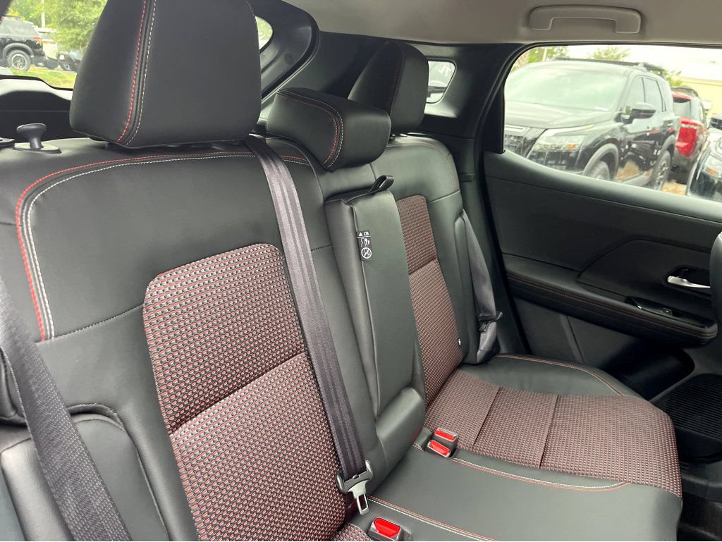New 2025 Nissan Kicks SR FWD image 9