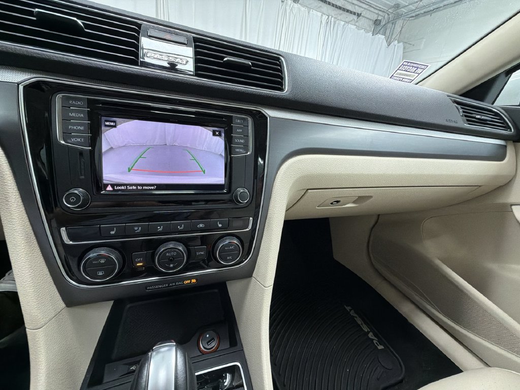 Used 2018 Volkswagen Passat 2.0T R-Line FWD image 23