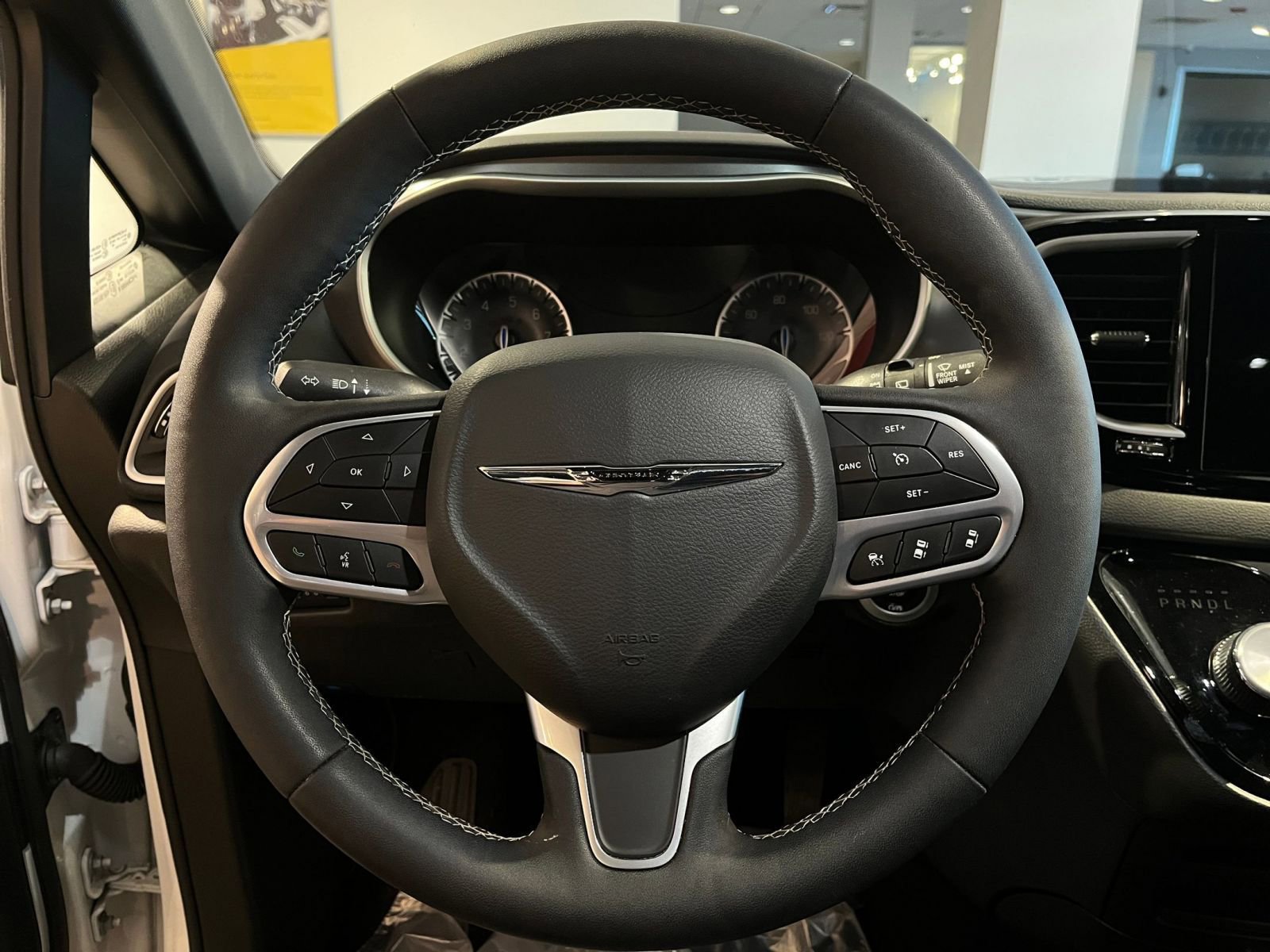 Used 2025 Chrysler Pacifica Select image 29