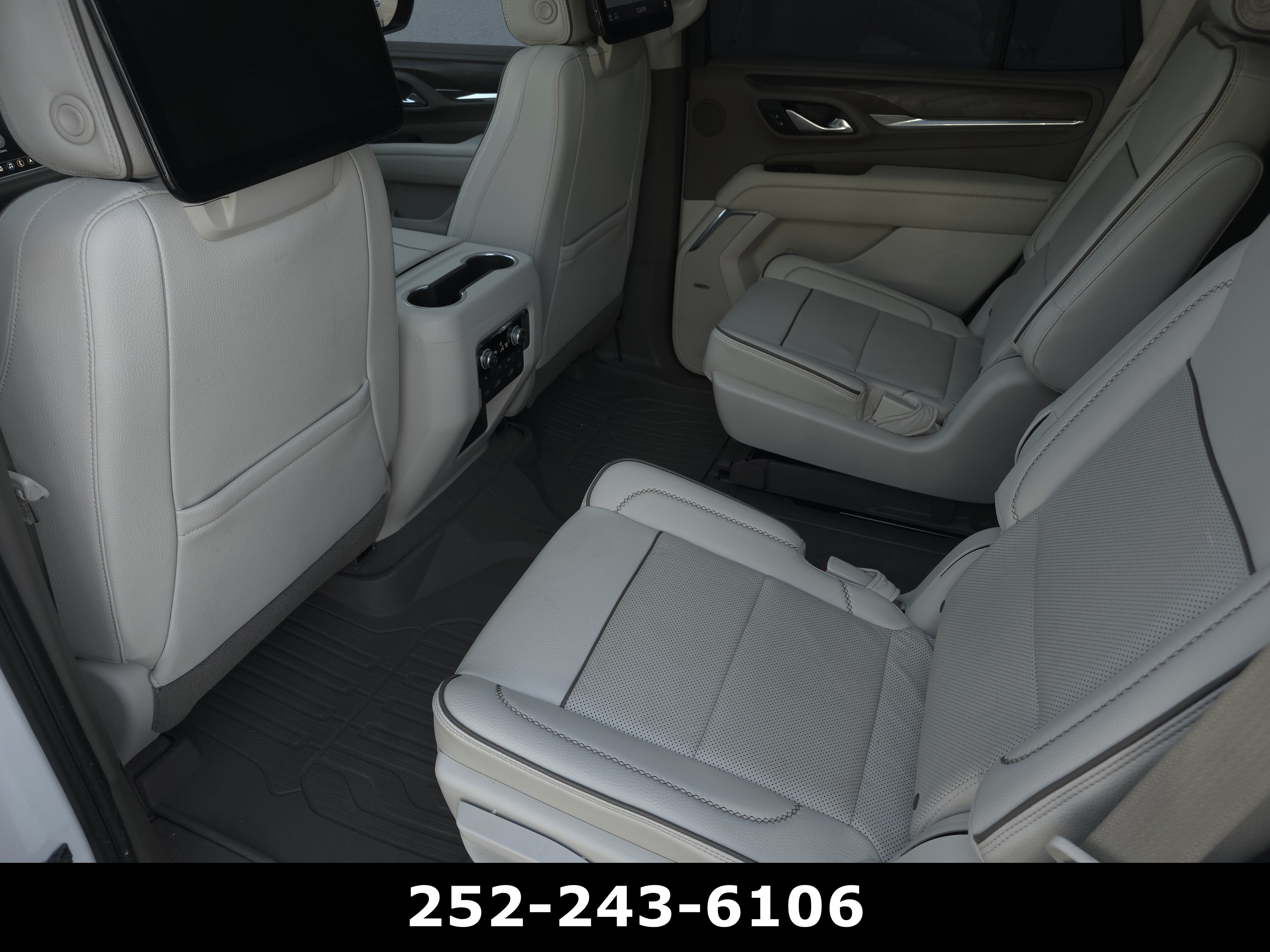 Used 2021 GMC Yukon Denali w/ Denali Premium Package AWD/4WD image 30