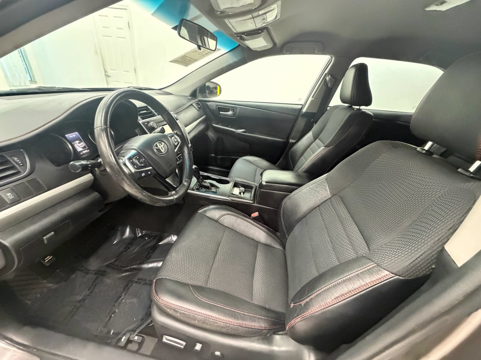 Used 2016 Toyota Camry SE FWD image 14